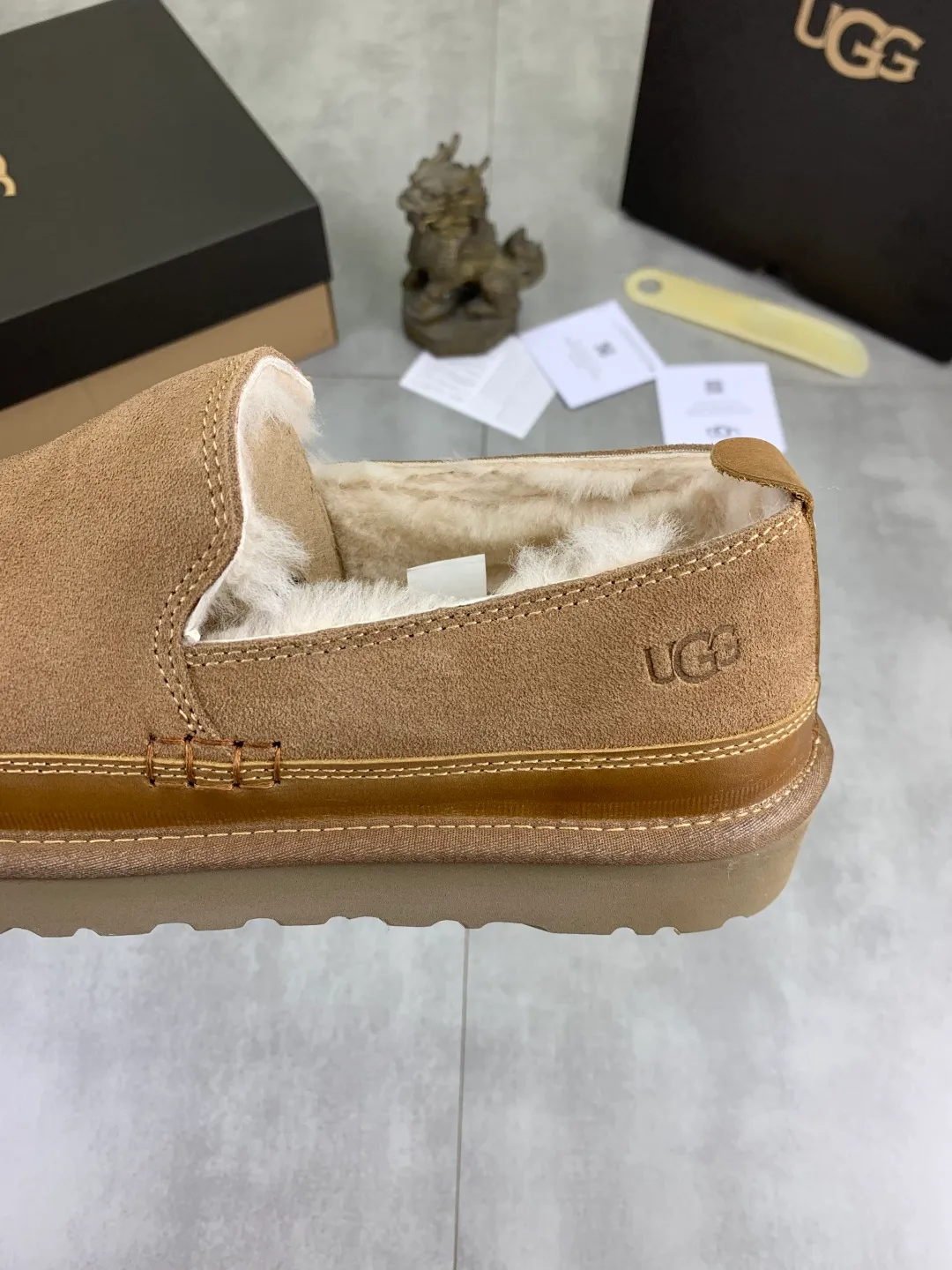 Men's shoes 💰P480 [New model] low-cut popular style 💰 versatile casual wool shoes 🆘 "Real Wool" [UGG] 👉 Popular men's shoes official website synchronization 🔰Quality [proud] is not comparable to the imitations in the general market 🌀The upper is imported Italian frosted cowhide, and the lining: foot pads 🅰️grade 🐑real wool👻Only Grade A can show the effect It feels smooth and delicate 🔱The shoe shape is grand, only the factory can do it 🎄The perfect toughness of the original outsole 👻⬛️ allows customers to say goodbye to one-time consumption. It is made of real wool and is super warm. 3⃣️colors available Size male: 39-45